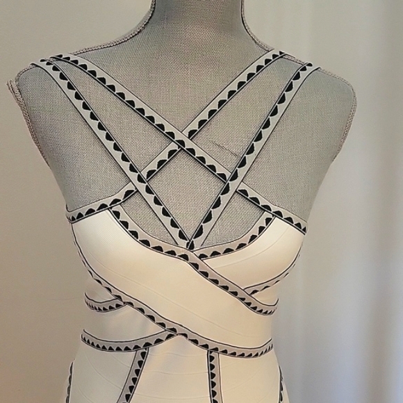 Fashion Nova Woman's White & Black Sleeveless Dress , Size: S - Picture 2 of 8